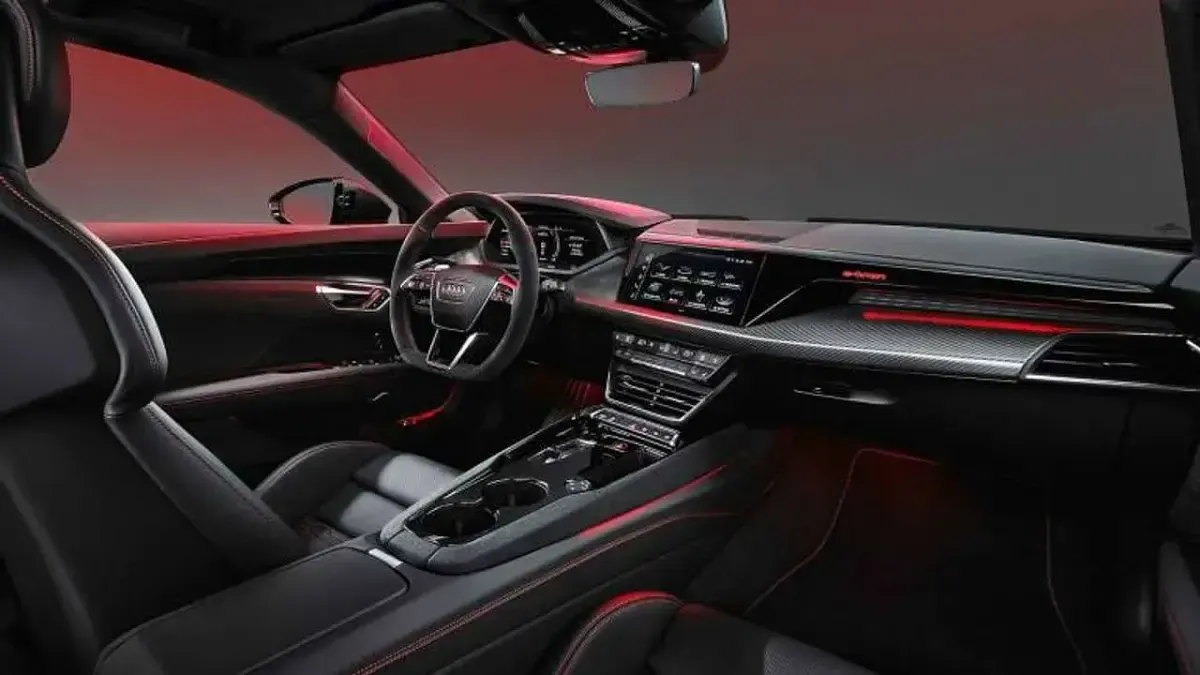 Nuova Audi RS e-tron GT Performance 163 kW (222 CV) 2026 Argento Berlina