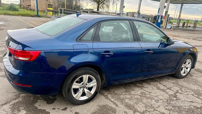 Usata Audi A4 150 CV (110 kW) 2018 Blu Berlina