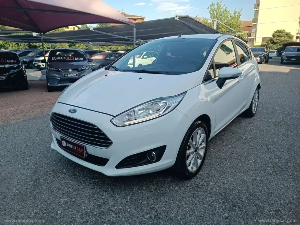 Usata Ford Fiesta Titanium 80 CV (58 kW) 2016 Bianco Utilitaria