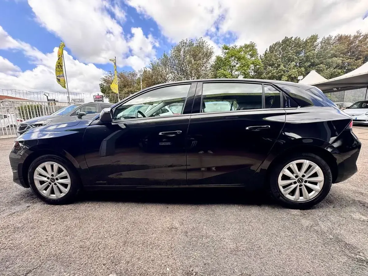 Usata Opel Astra Edition 110 CV (80 kW) 2023 Nero Berlina