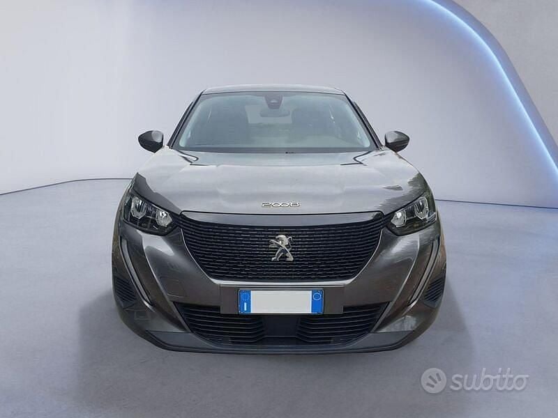 Usata Peugeot 2008 Active 110 CV (80 kW) 2021 Grigio scuro SUV