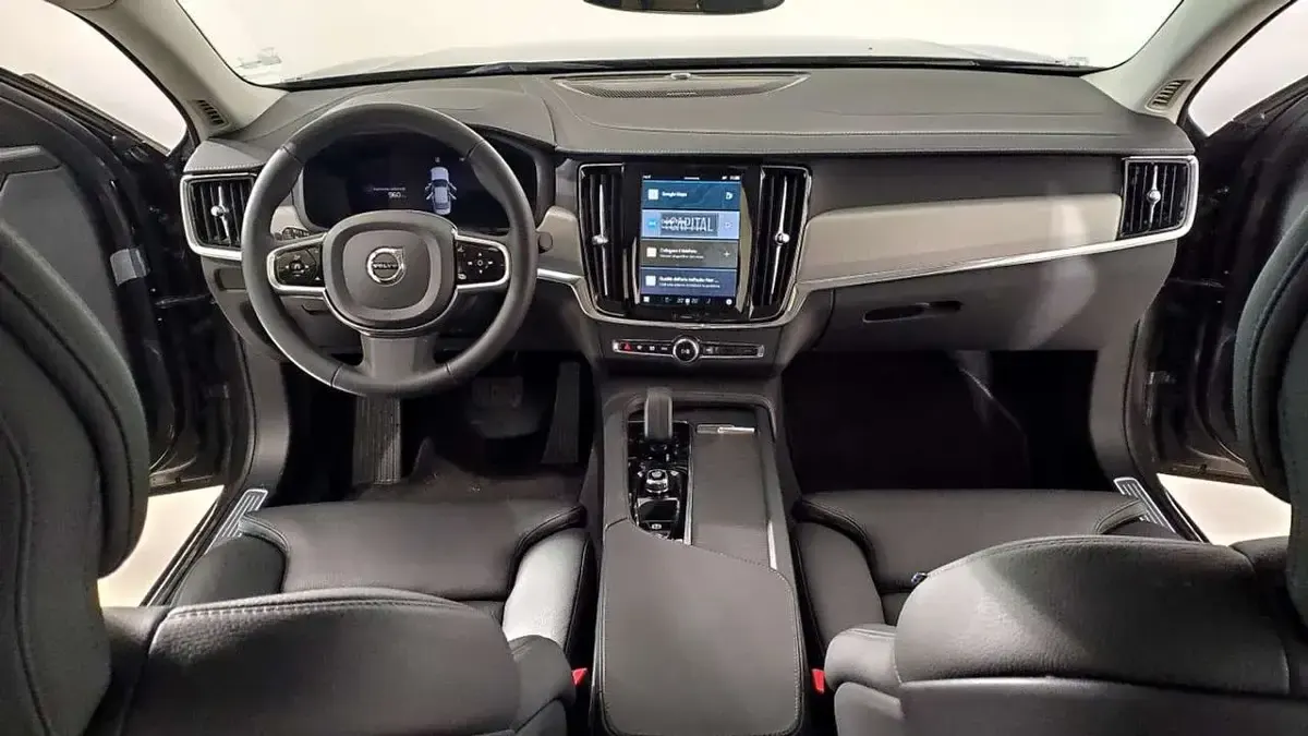 Usata Volvo S90 Plus 197 CV (144 kW) 2025 Grigio Berlina