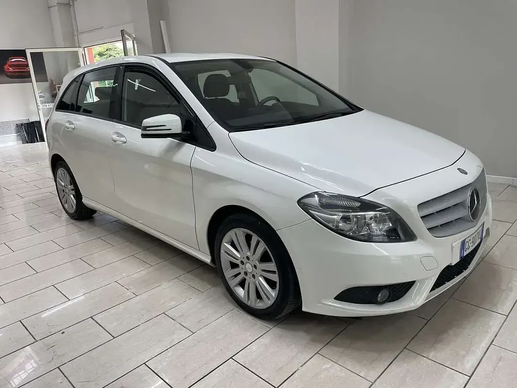 Usata Mercedes B180 Executive 109 CV (80 kW) 2014 Bianco Utilitaria