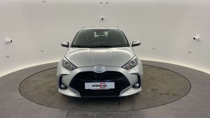 Usata Toyota Yaris Active 72 CV (52 kW) 2022 Grigio Berlina