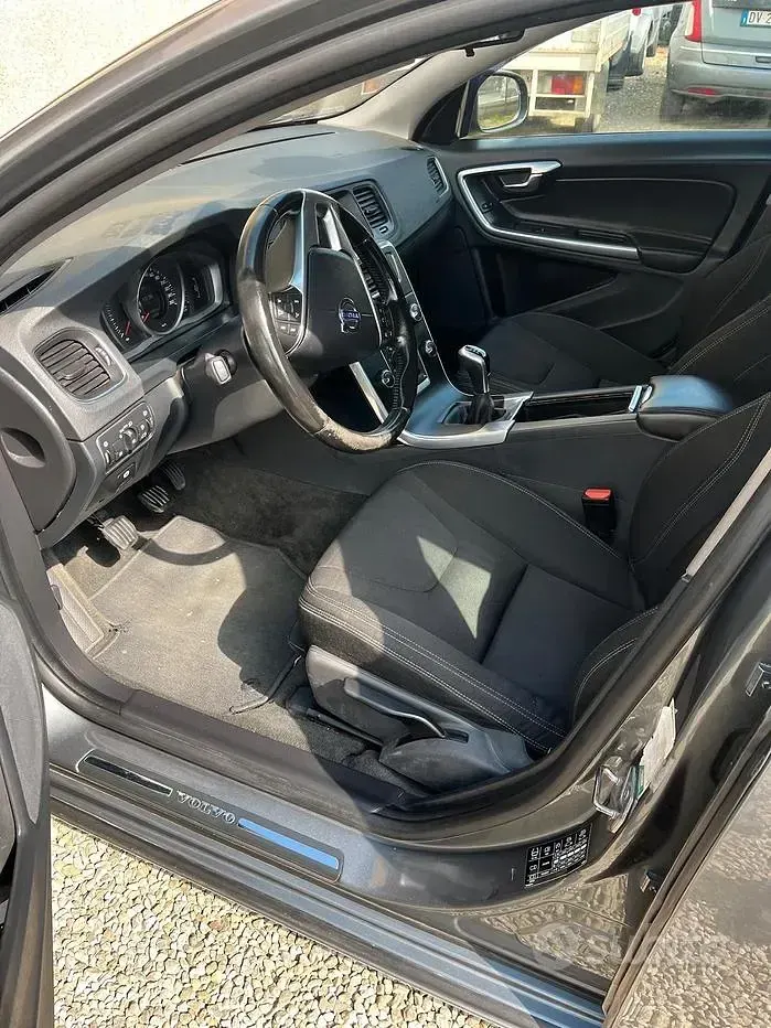 Usata Volvo V60 203 CV (149 kW) 2017 Grigio Station wagon