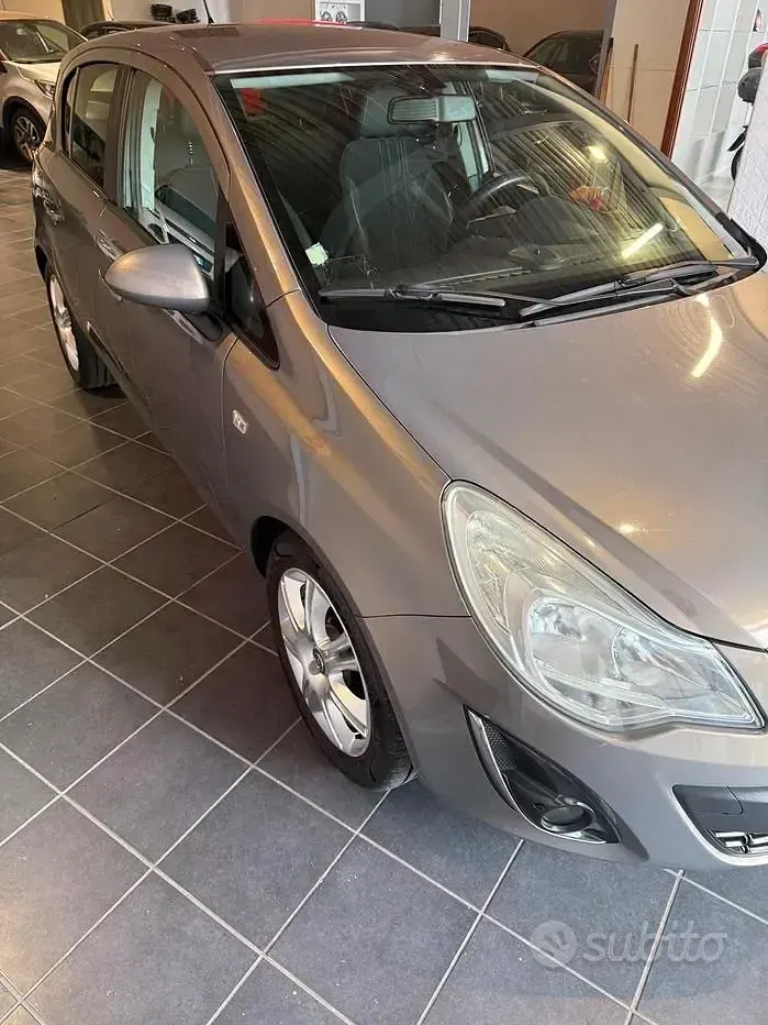 Usata Opel Corsa 86 CV (63 kW) 2012 Grigio Utilitaria