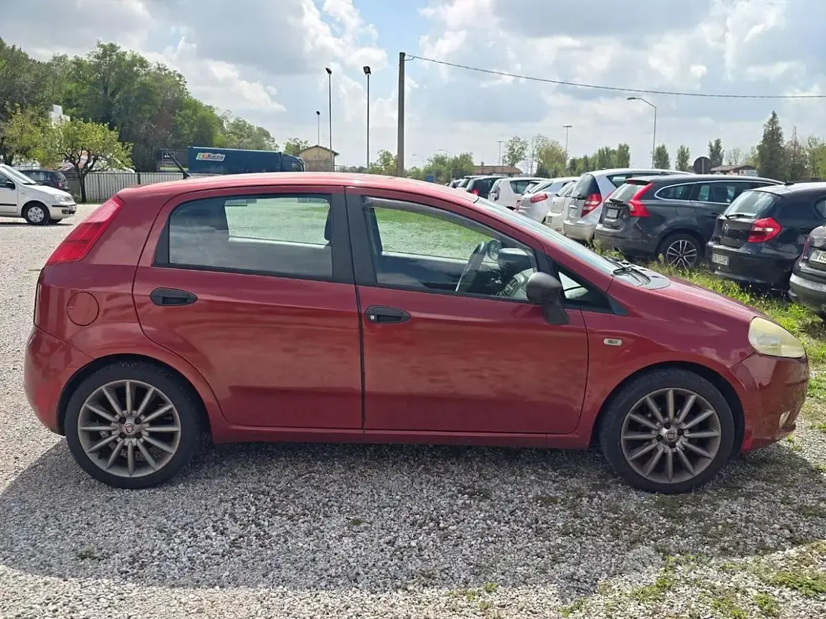 Usata Fiat Grande Punto Dynamic 75 CV (55 kW) 2006 Rosso Utilitaria