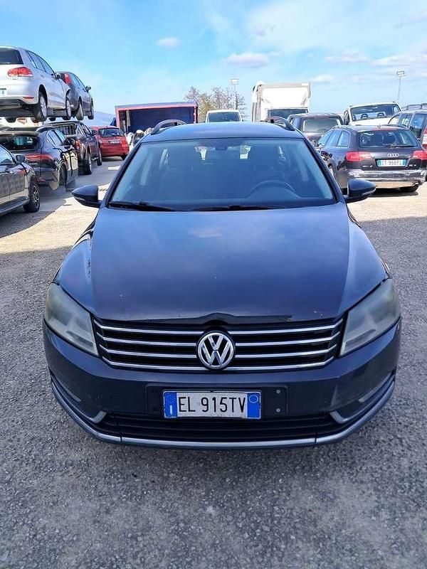 Usata VW Passat Comfortline 105 CV (77 kW) 2012 Grigio Station wagon