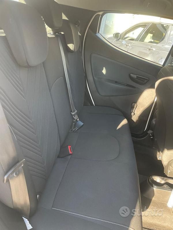 Usata Lancia Ypsilon Gold 69 CV (50 kW) 2022 Bianco Utilitaria