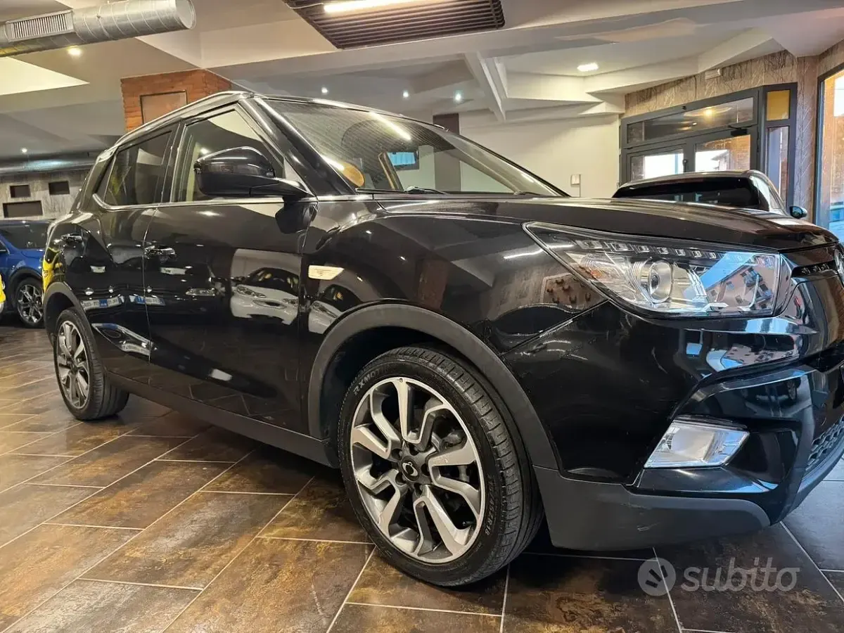 Usata SsangYong Tivoli 116 CV (85 kW) 2017 Nero SUV