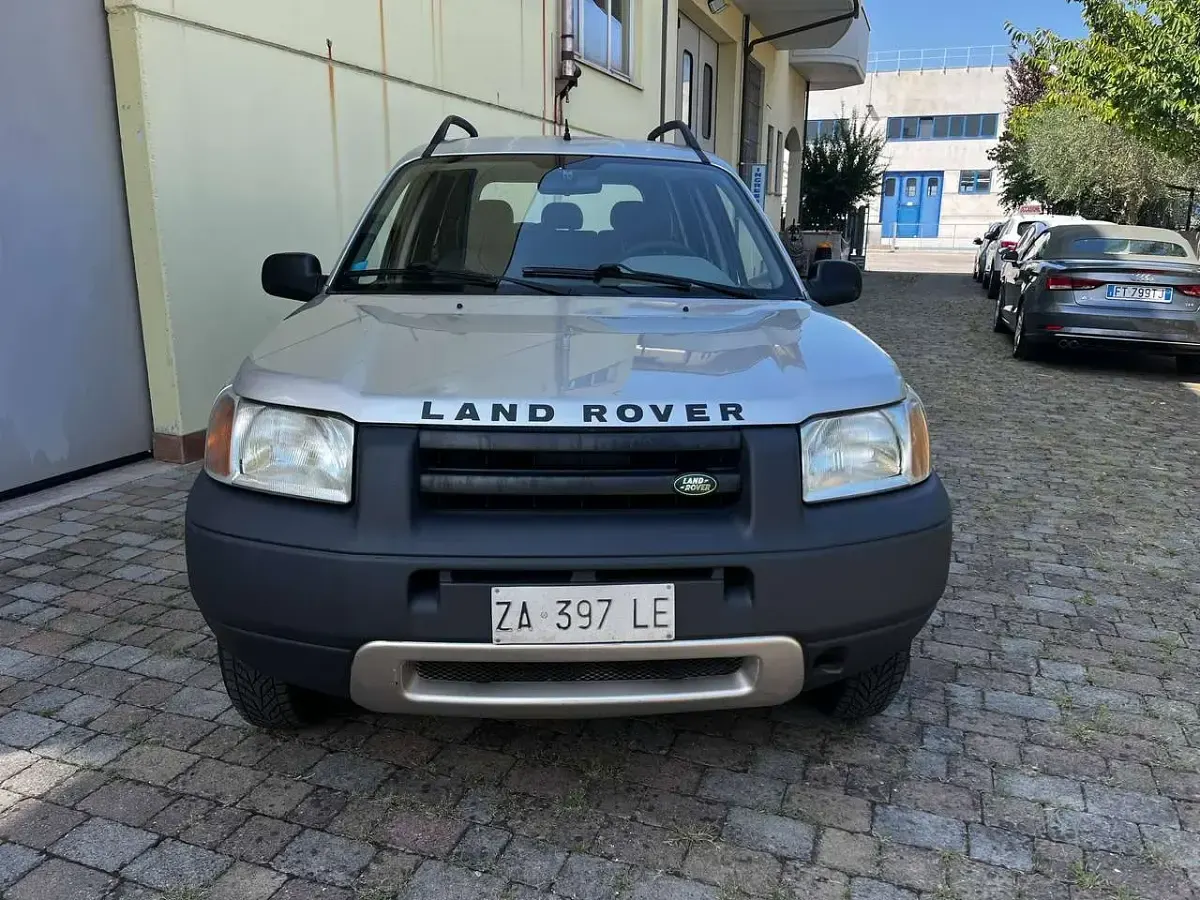 Usata Land Rover Freelander 103 CV (75 kW) 2000 Argento SUV