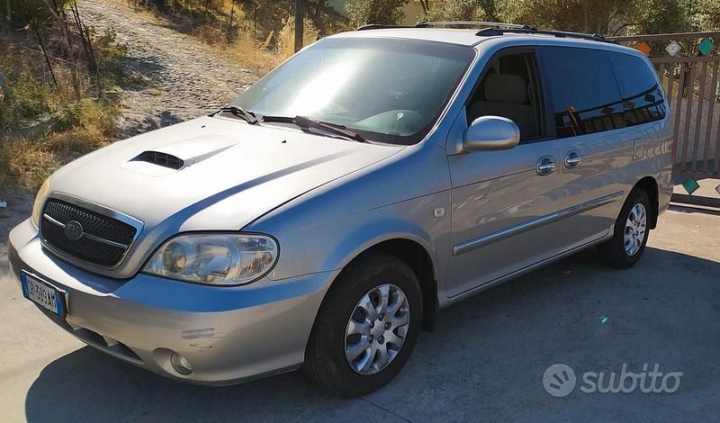 Usata Kia Carnival 145 CV (106 kW) 2005 Argento Monovolume