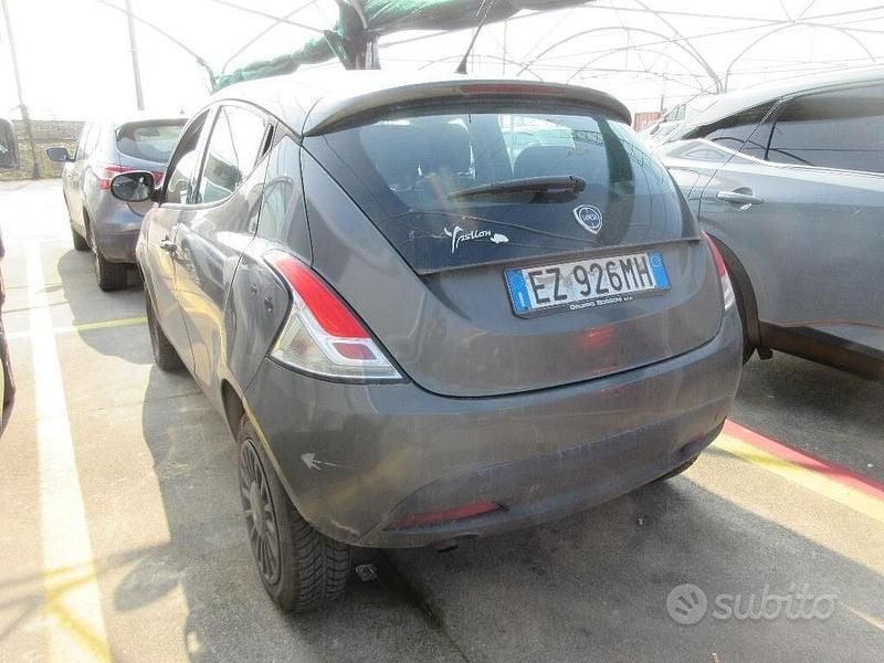 Usata Lancia Ypsilon Gold 85 CV (62 kW) 2015 Grigio Utilitaria