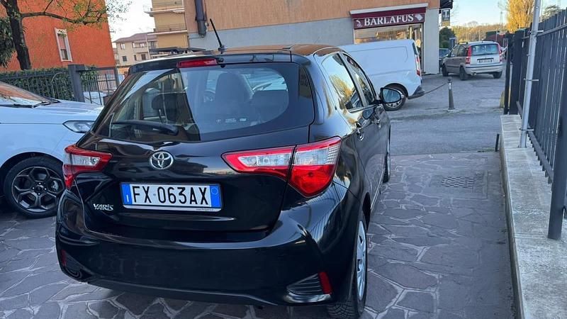 Usata Toyota Yaris Lounge 107 CV (78 kW) 2019 Nero Berlina