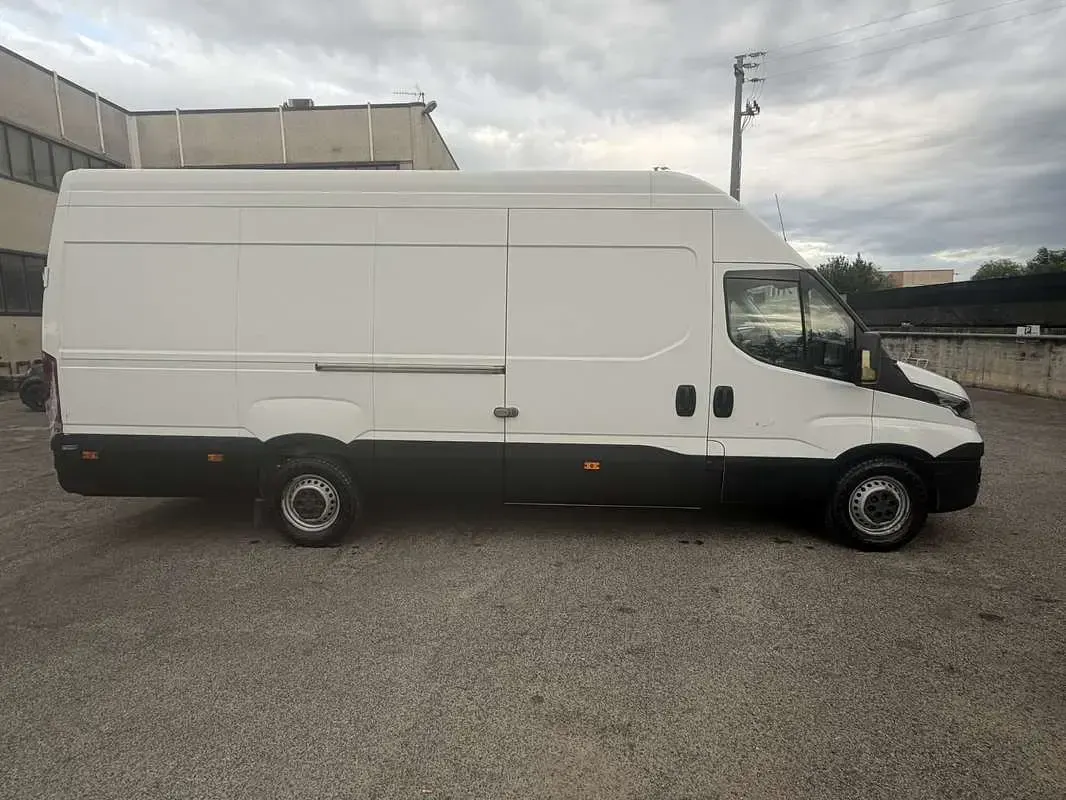Usata Iveco Daily 145 CV (106 kW) 2015 Bianco Furgone