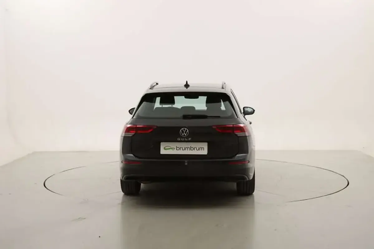 Usata VW Golf VIII Life 116 CV (85 kW) 2022 Grigio Station wagon