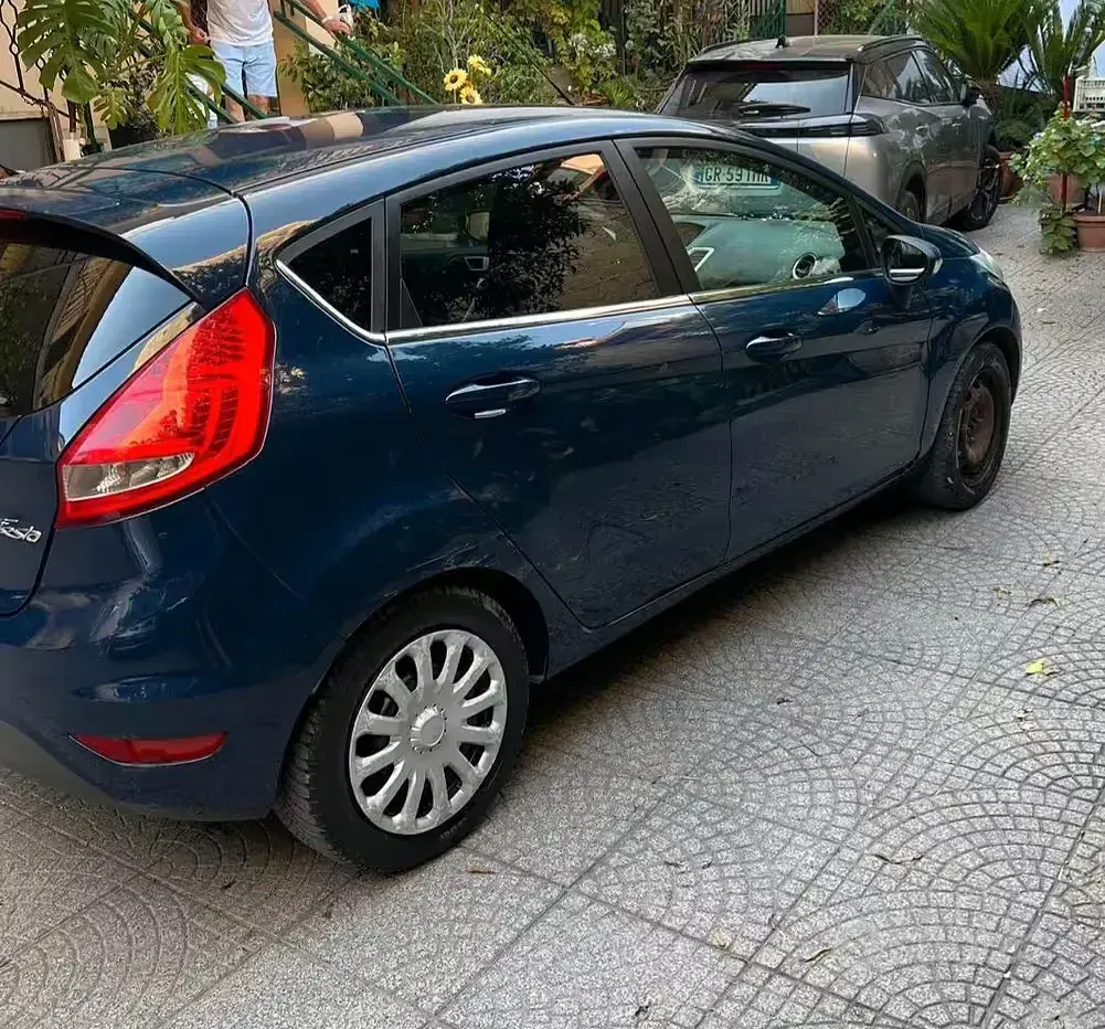 Usata Ford Fiesta 97 CV (71 kW) 2012 Bluazzurro Berlina