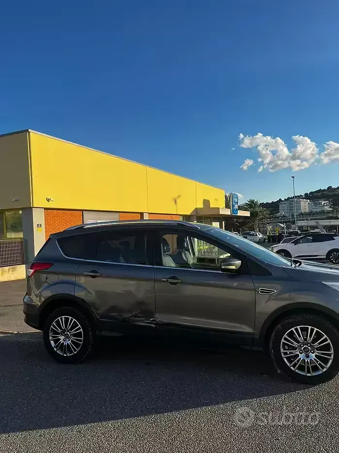 Usata Ford Kuga Titanium 140 CV (102 kW) 2013 Grigio SUV