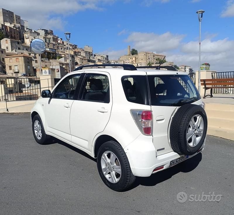 Usata Daihatsu Terios 105 CV (77 kW) 2010 Bianco SUV