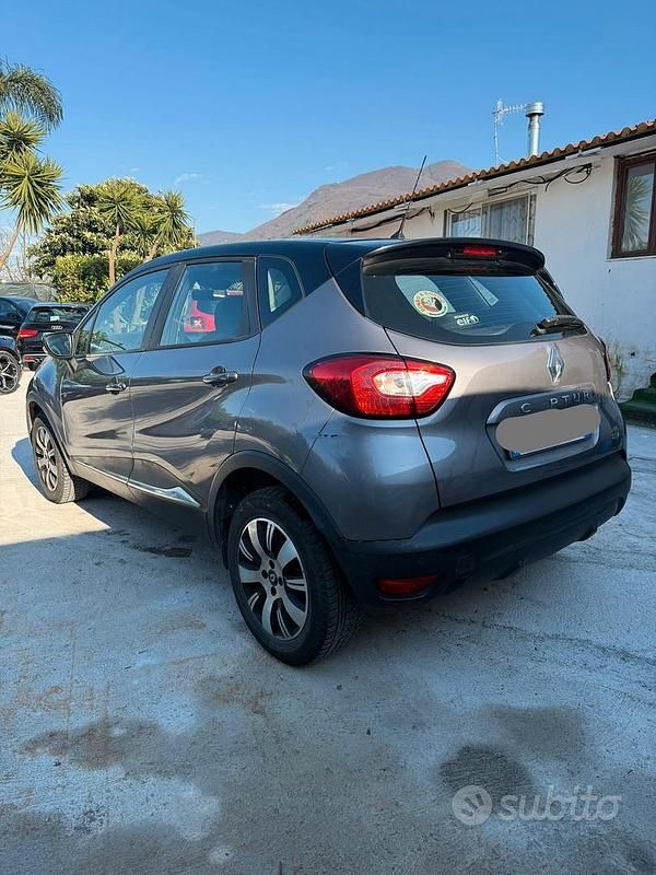 Usata Renault Captur 90 CV (66 kW) 2018 Grigio SUV
