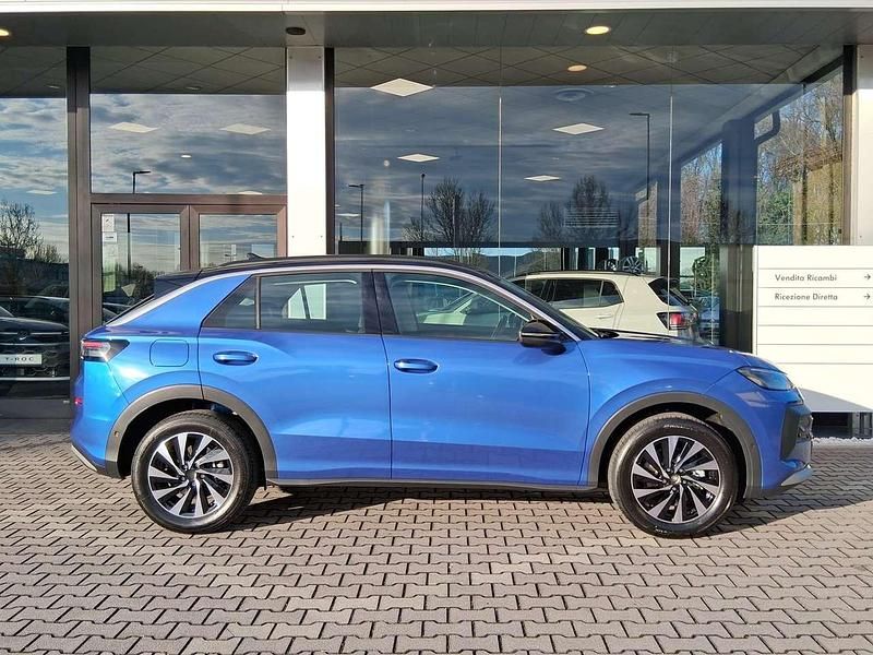 Nuova VW T-Roc Life 116 CV (85 kW) 2026 Celestial blue tetto nero SUV