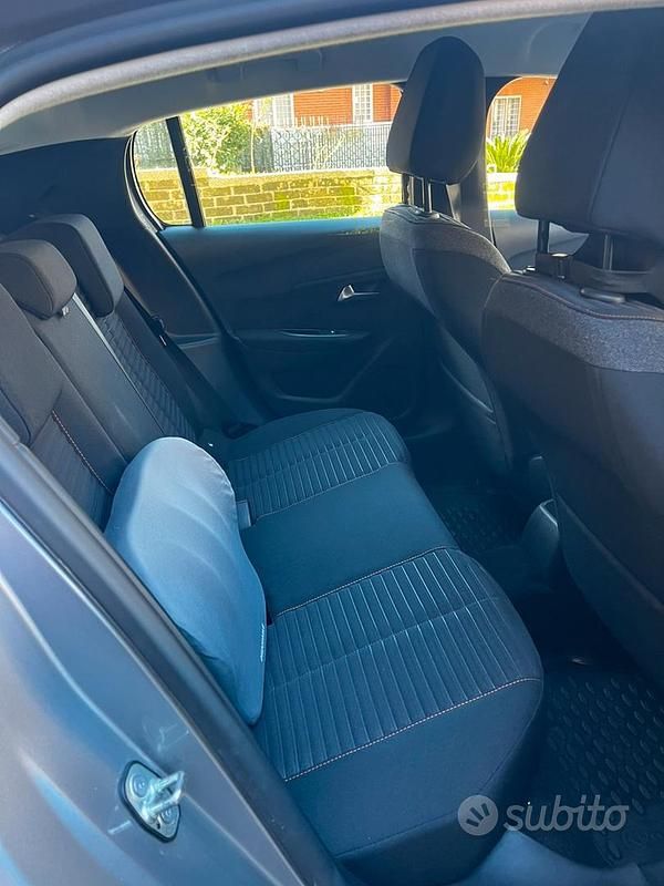 Usata Peugeot 208 75 CV (55 kW) 2023 Grigio Utilitaria