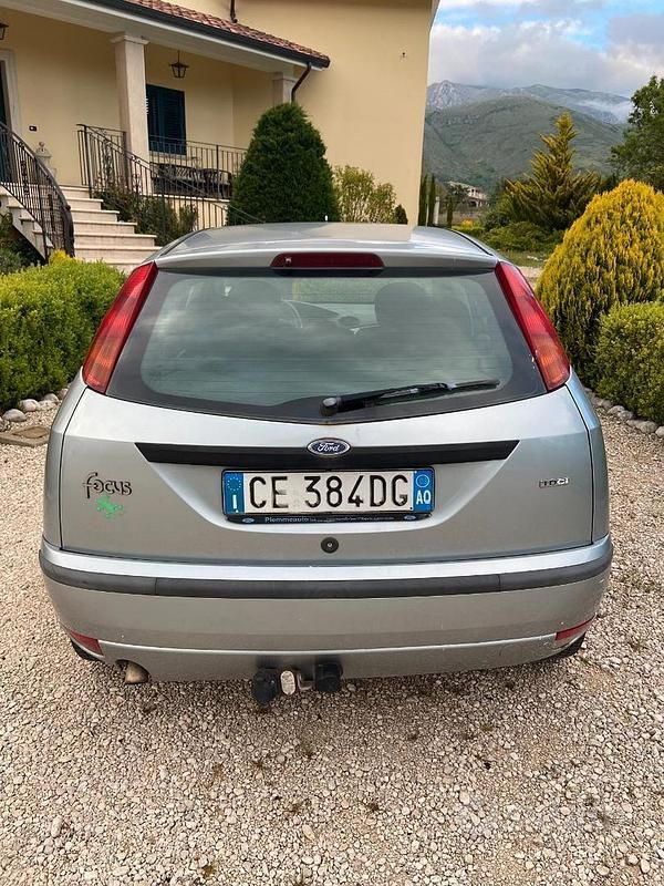 Usata Ford Focus 100 CV (73 kW) 2003 Utilitaria