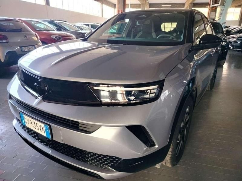 Grigio Usata 2025 Opel Mokka SUV | 17.950 € (Ottimo prezzo) - Immagine 1/4