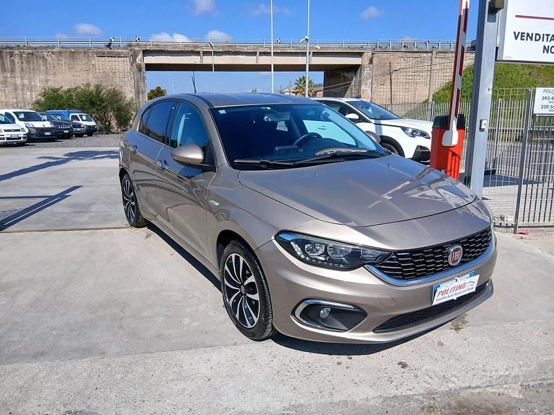 Usata Fiat Tipo Lounge 120 CV (88 kW) 2016 Beige Berlina