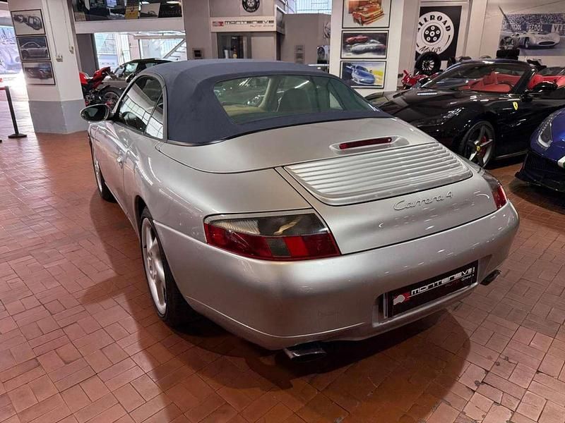 Usata Porsche 911 Carrera 4 Cabriolet 300 CV (220 kW) 2000 Argento Cabrio