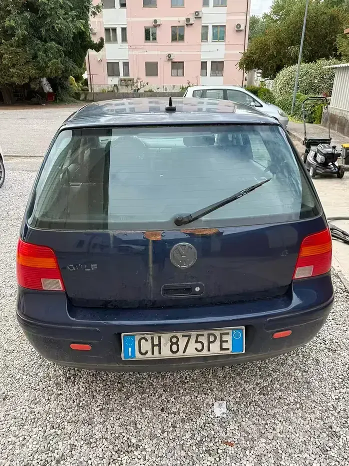Usata VW Golf IV 105 CV (77 kW) 2003 Bluazzurro Berlina