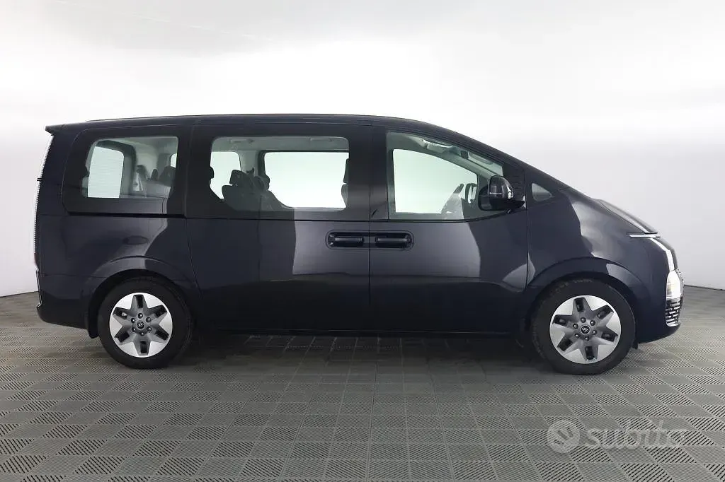 Gebraucht Hyundai Staria 177 PS (130 kW) 2024 Blau Van / Kleinbus