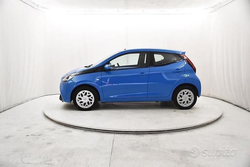 Usata Toyota Aygo Cool 72 CV (52 kW) 2019 Blu Utilitaria