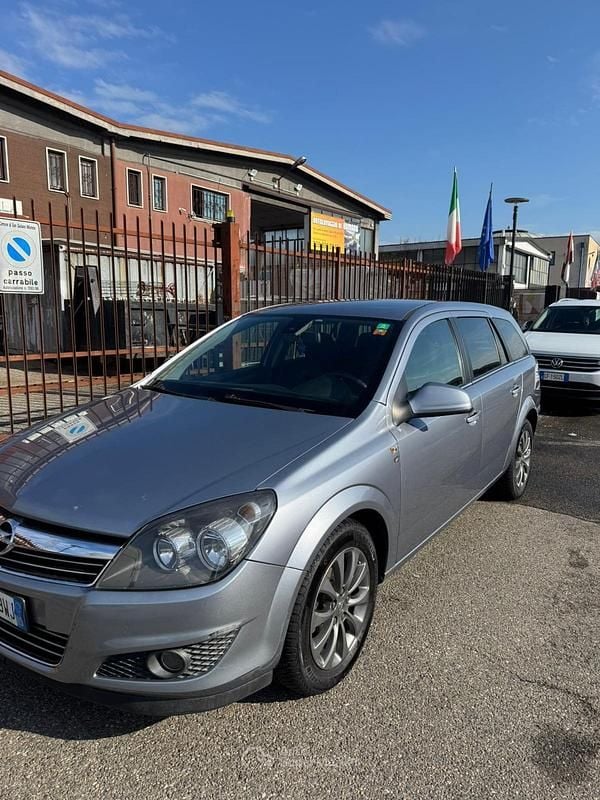 Usata Opel Astra 116 CV (85 kW) 2010 Argento Station wagon