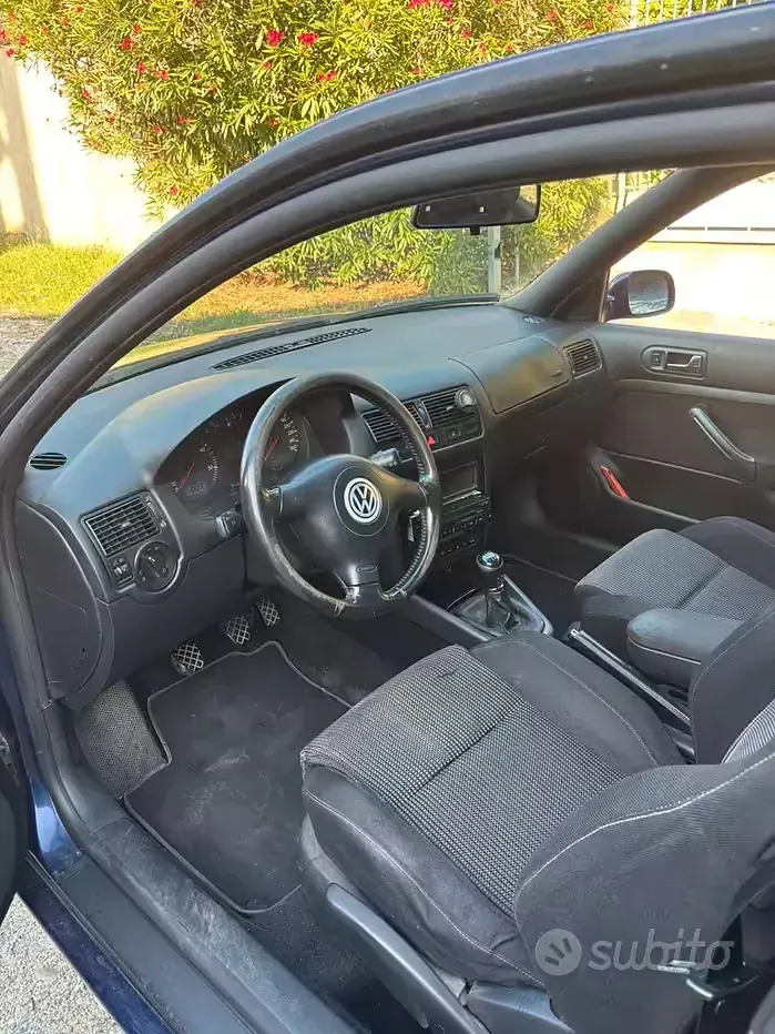 Usata VW Golf IV Highline 131 CV (96 kW) 2002 Bluazzurro Berlina