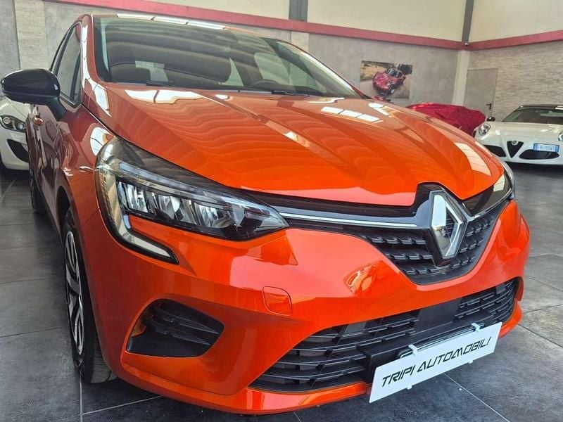 Arancione Usata 2023 Renault Clio V SE Tre volumi | 13.990 € (Ottimo prezzo) - Immagine 1/4