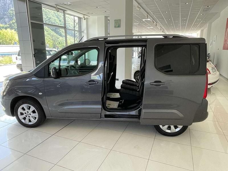 Usata Opel Combo Life Innovation 131 CV (96 kW) 2020 Grigio Monovolume