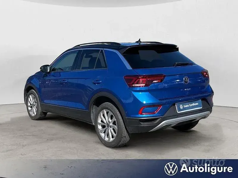 Usata VW T-Roc Life 150 CV (110 kW) 2024 Blu SUV