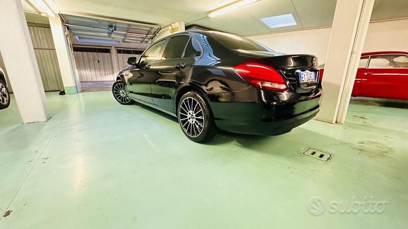 Usata Mercedes C180 Premium 116 CV (85 kW) 2016 Nero Berlina