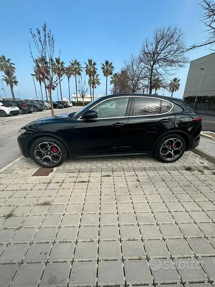 Usata Alfa Romeo Stelvio 190 CV (139 kW) 2019 Nero SUV