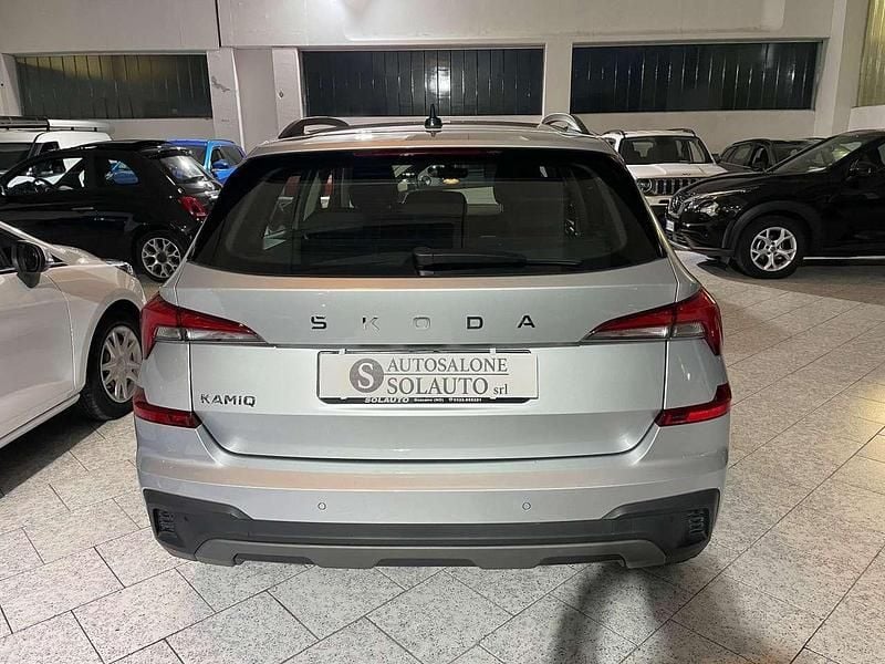 Usado Skoda Kamiq Selection 95 CV (69 kW) 2025 Plateado SUV