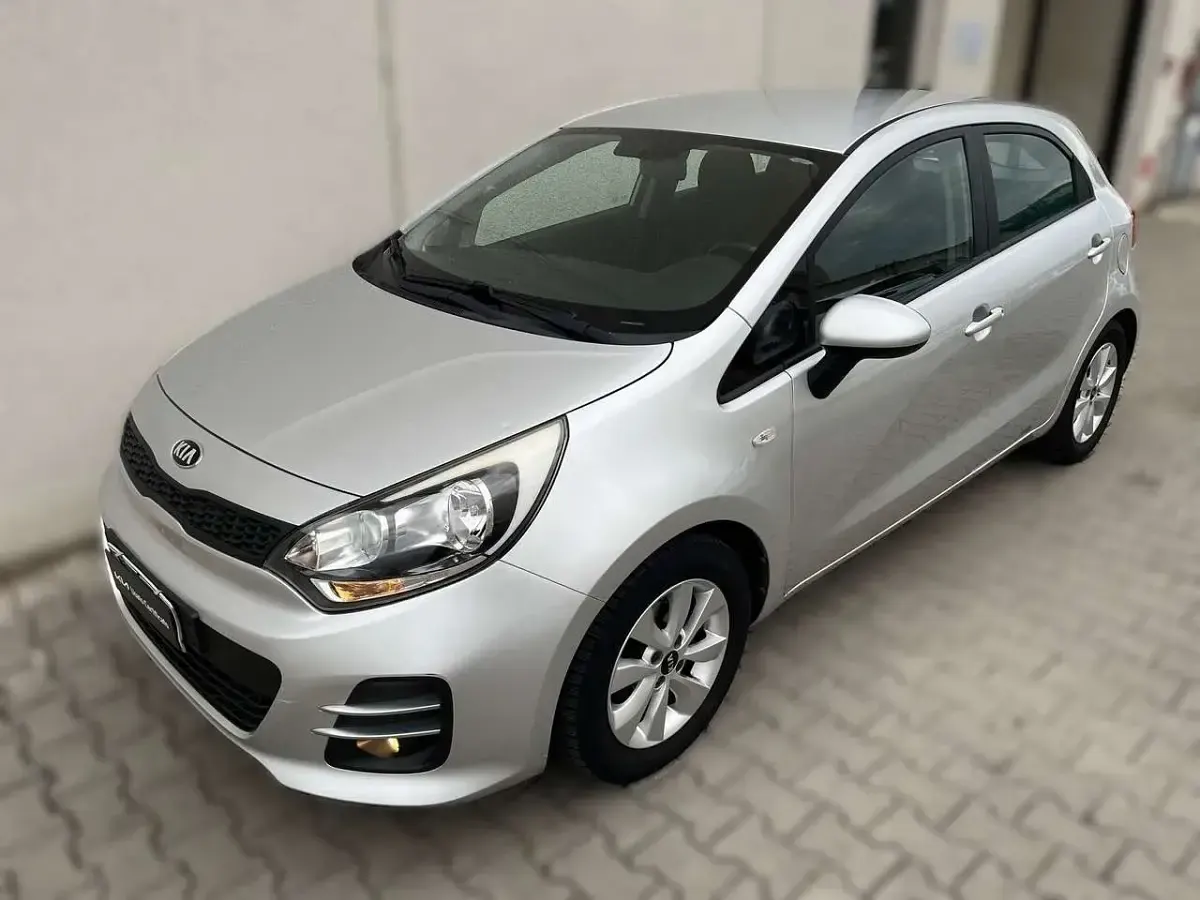 Usata Kia Rio 83 CV (61 kW) 2016 Argento Utilitaria