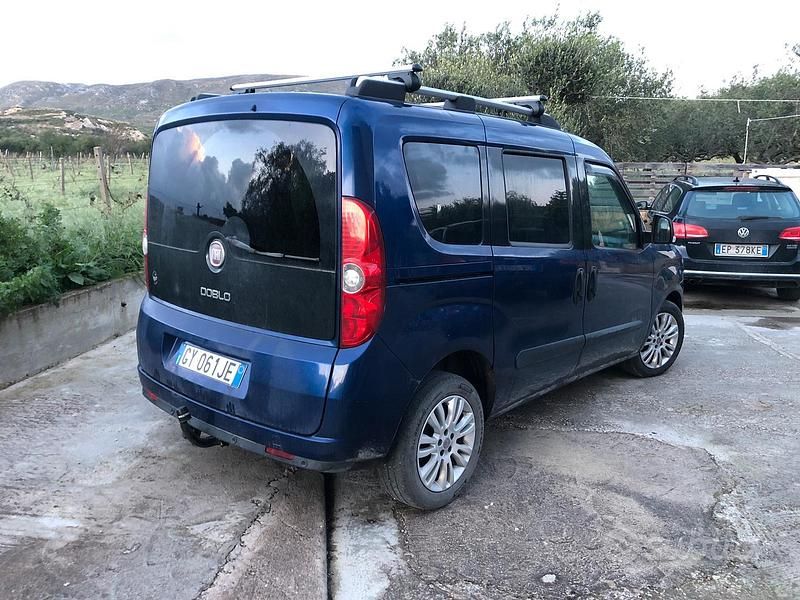 Usata Fiat Doblò 105 CV (77 kW) 2011 Blu Monovolume