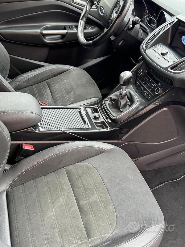 Usata Ford Kuga ST-Line 120 CV (88 kW) 2017 Grigio SUV