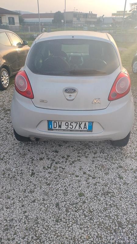 Usata Ford Ka Titanium 75 CV (55 kW) 2009 Argento Utilitaria