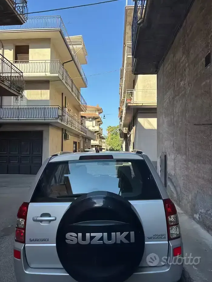 Usata Suzuki Vitara 129 CV (94 kW) 2007 Grigio SUV