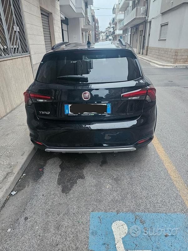 Usata Fiat Tipo Cross 130 CV (95 kW) 2023 Nero Berlina