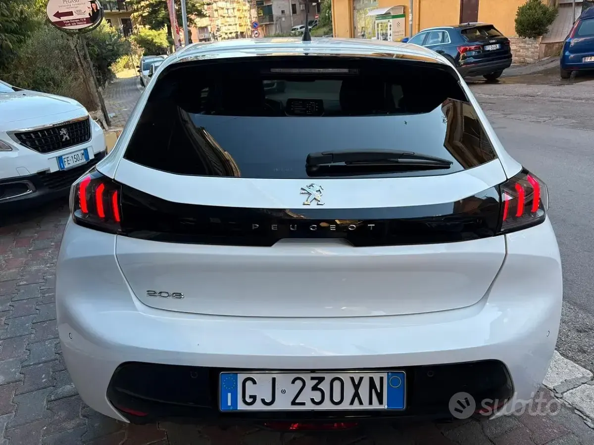 Usata Peugeot 208 Allure 102 CV (75 kW) 2022 Bianco Utilitaria
