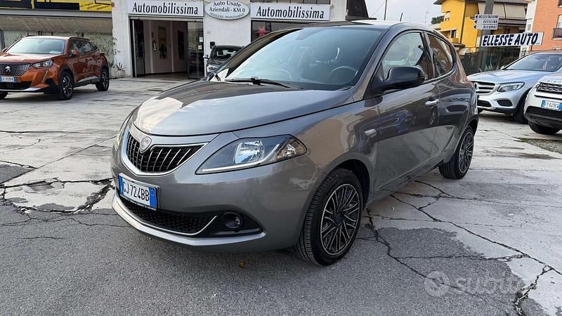 Usata Lancia Ypsilon Silver 69 CV (50 kW) 2022 Grigio Utilitaria