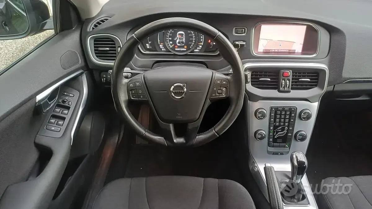 Usata Volvo V40 R-Design 120 CV (88 kW) 2018 Nero Berlina